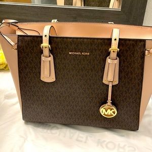 Voyage Medium Logo Tote bag